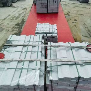 中山 芝麻白仿形加直形路沿石出货日常