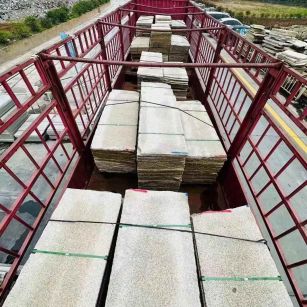 中山 黄金麻花岗岩荔枝面，光面毛板装车完成