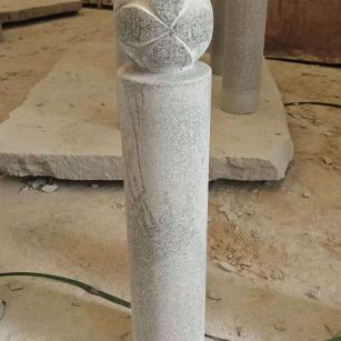 中山 芝麻白花岗岩石材挡车石柱、停车柱、圆柱挡车柱、方柱挡车柱等