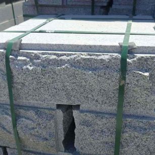 中山 芝麻白花岗岩自然面成品