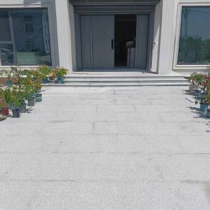 中山 芝麻白花岗岩地铺石地面铺装