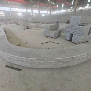 中山 芝麻白异形坐凳，自然面光面弧形加工