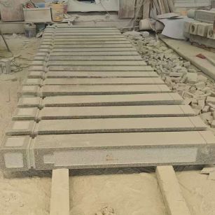 中山 芝麻白异形加工雕刻-栏杆大柱，方柱