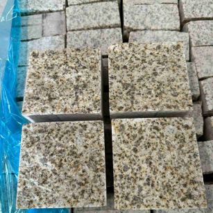 中山 黄金麻花岗岩自然面小方块，弹石，马蹄石等