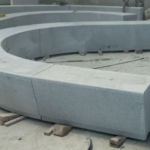 中山 芝麻白花岗岩光面弧形坐凳