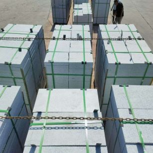 中山 芝麻白花岗岩5公分地铺石 花岗岩厂家工厂装车日常