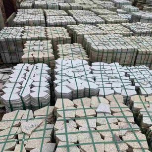 中山 黄金麻白麻花岗岩荔枝面地铺石(冰裂纹)