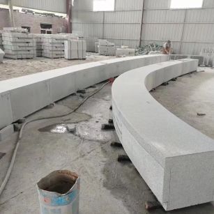 中山芝麻白花岗岩石板材 园林光面弧形坐凳