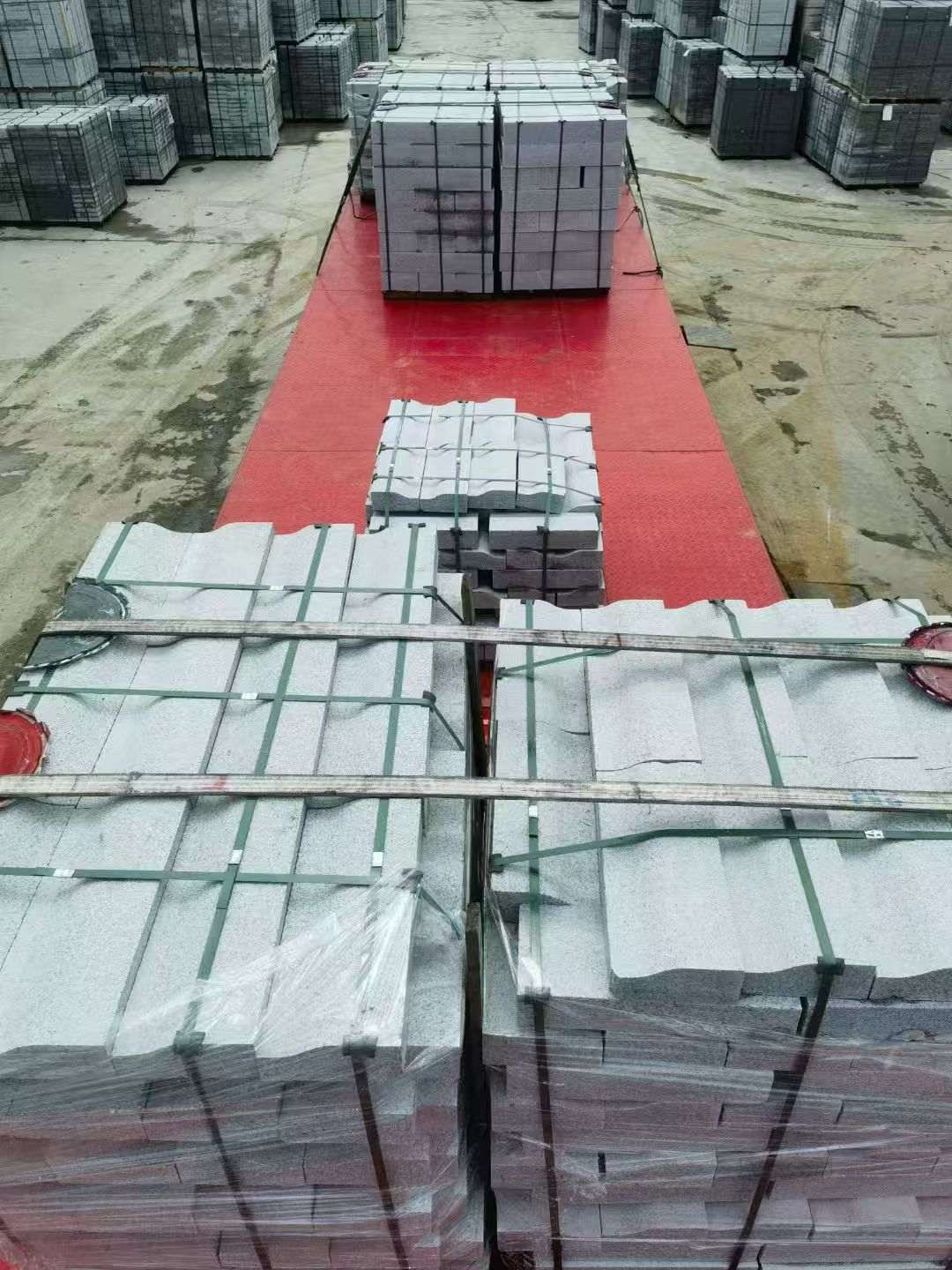 中山 芝麻白仿形加直形路沿石出货日常