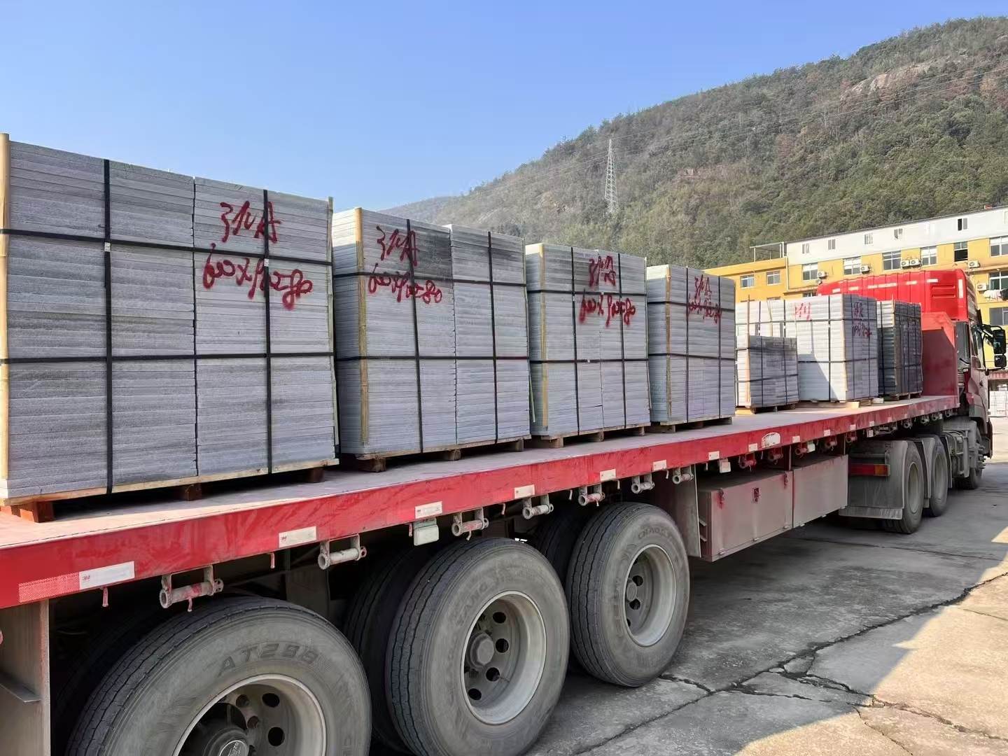 中山 芝麻灰地铺石出货日常