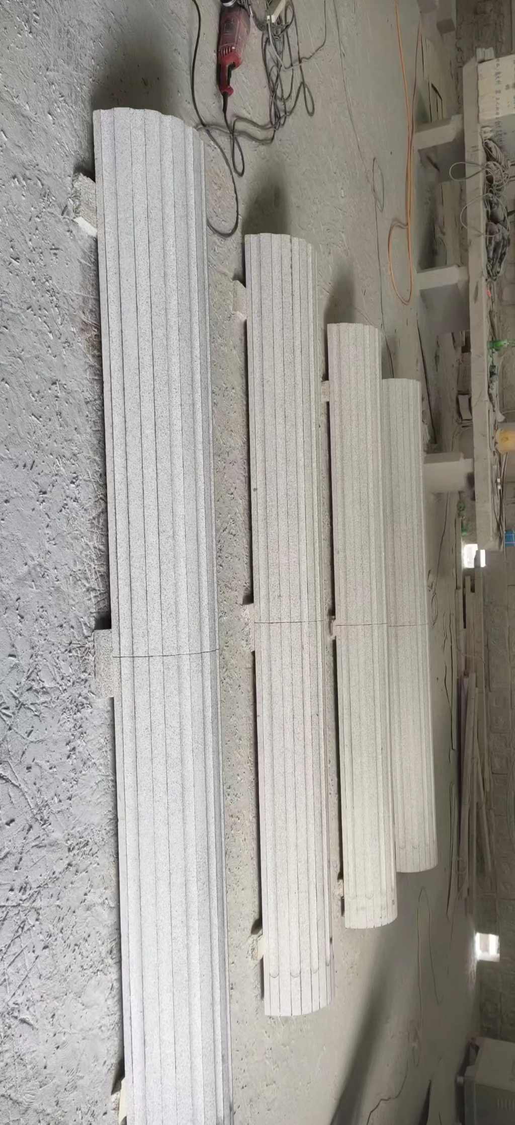 中山 花岗岩厂家带你看白麻花岗岩门楼大柱柱皮