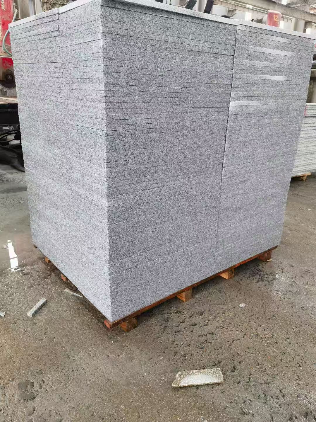 中山 芝麻白火烧面1.8厚300*600地铺石，尺寸标准，厚薄均匀