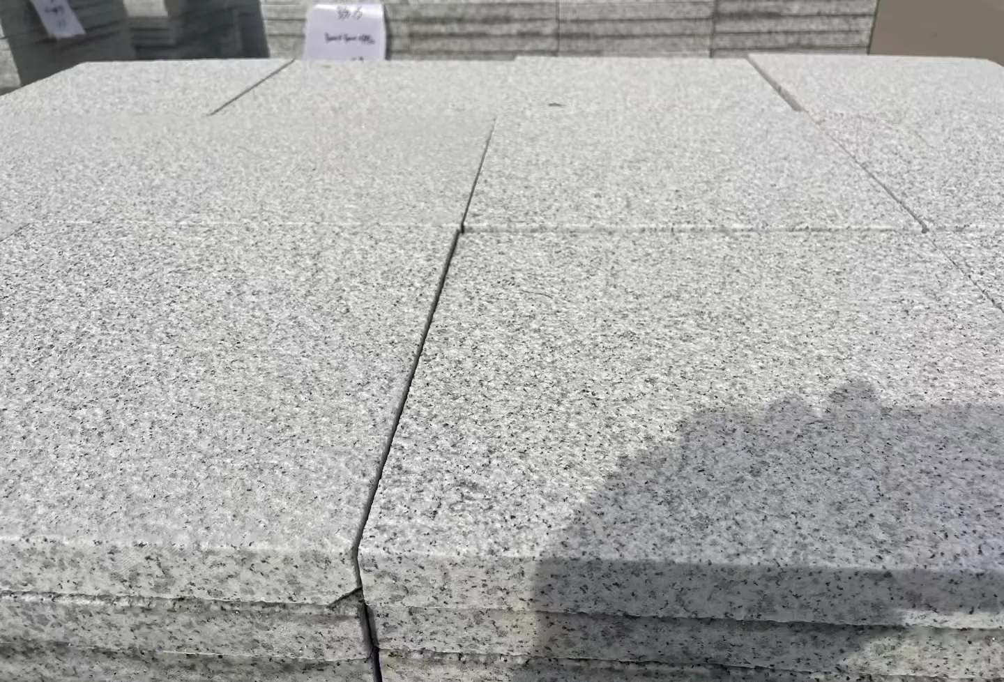 中山 白麻花岗岩石材推荐 荔枝面地铺石