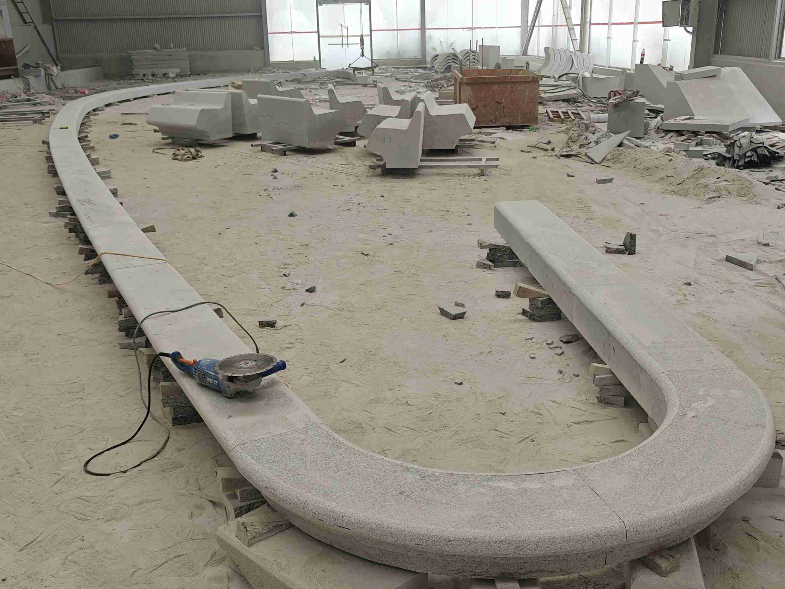 中山 芝麻白花岗岩弧形花坛石，坐凳石