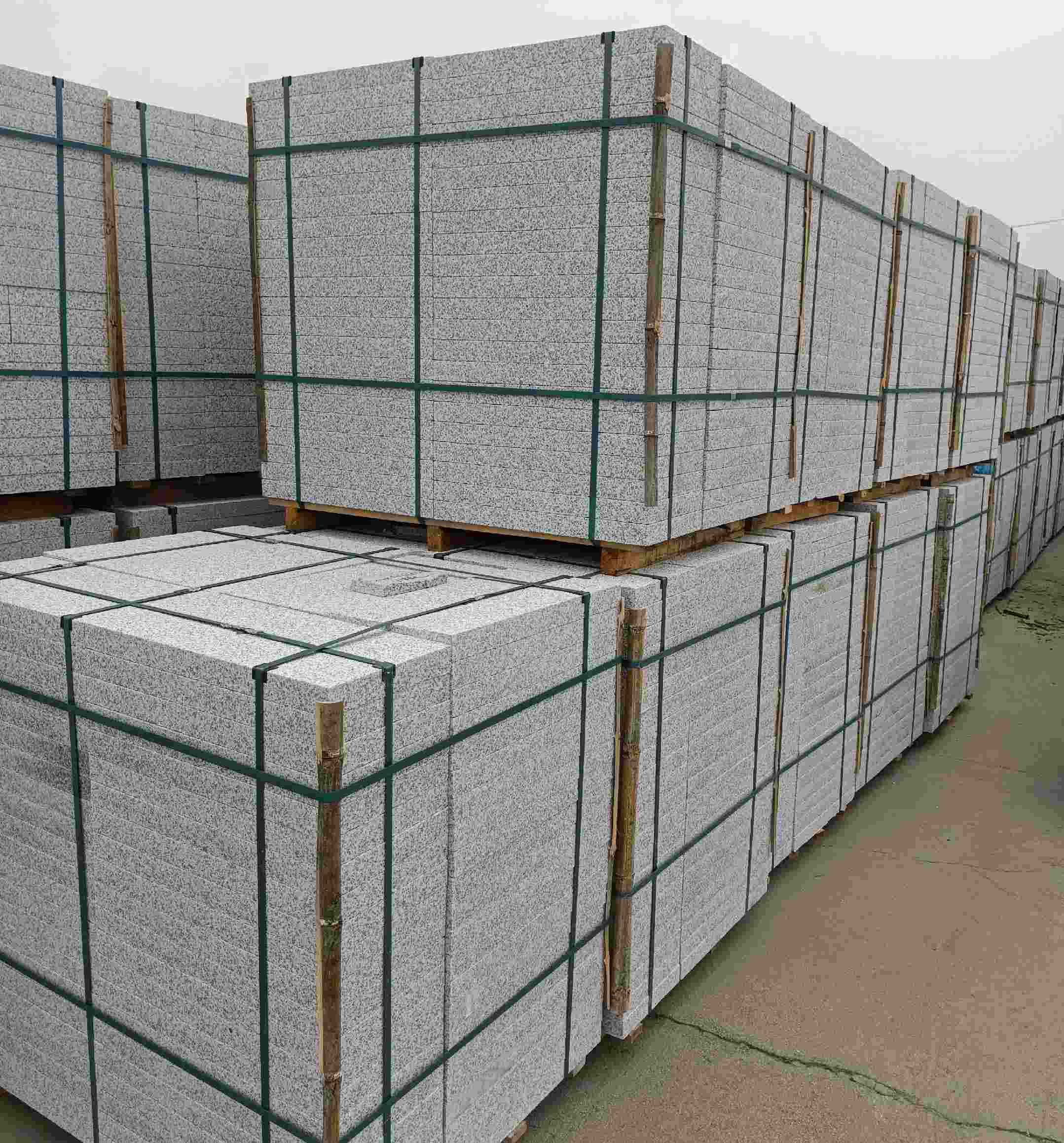 中山 白麻花岗岩石材荔枝面地铺石（300*600*50）