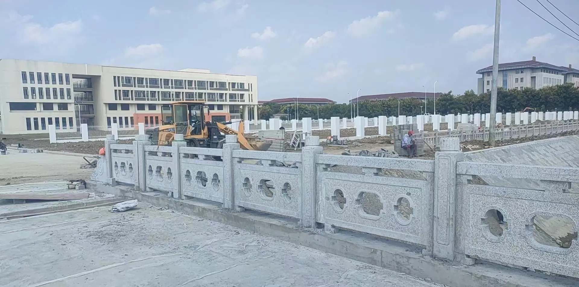 中山 白麻花岗岩荔枝面河道栏杆