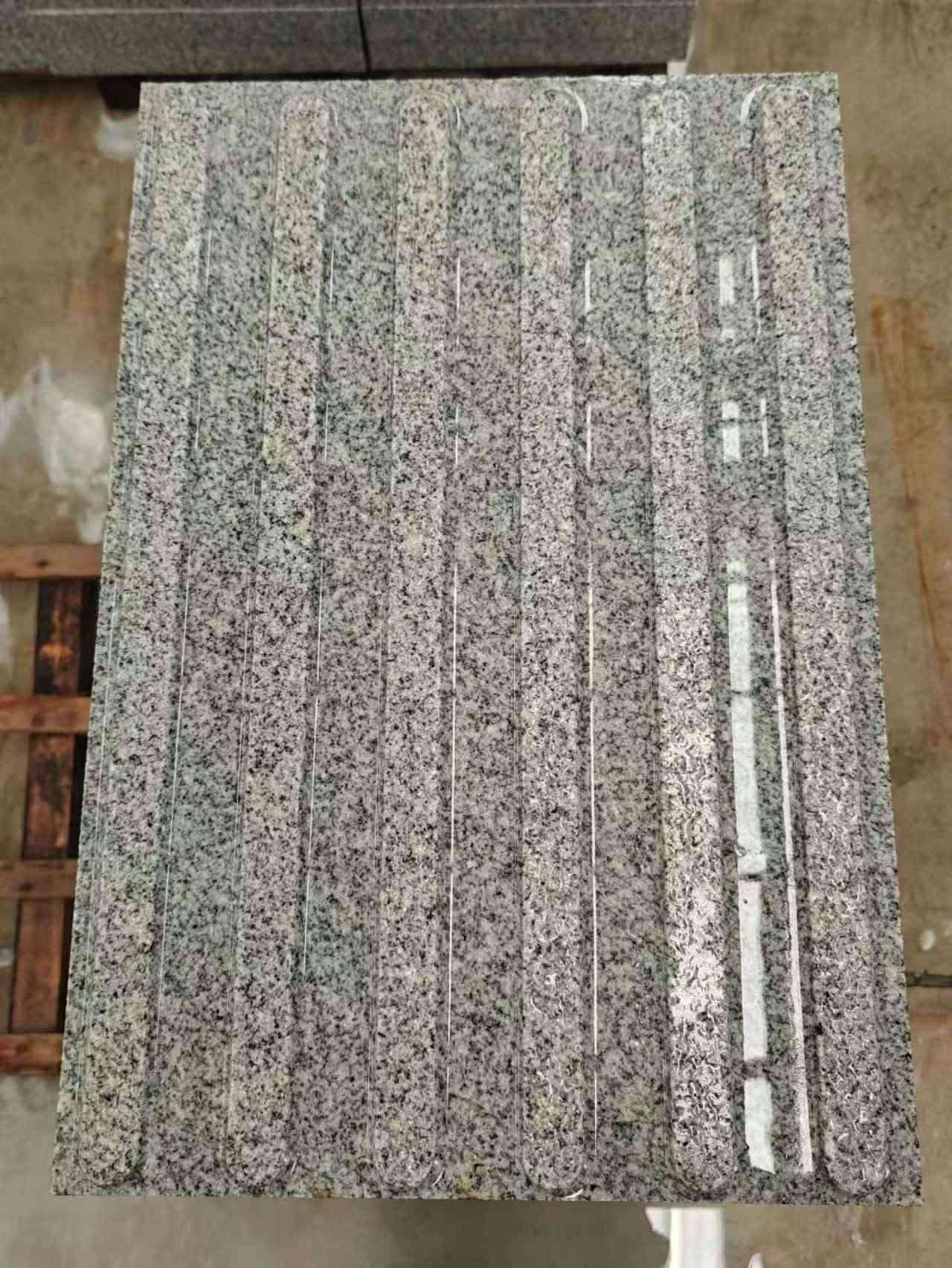 中山 芝麻白花岗岩荔枝面雕刻盲道，盲条