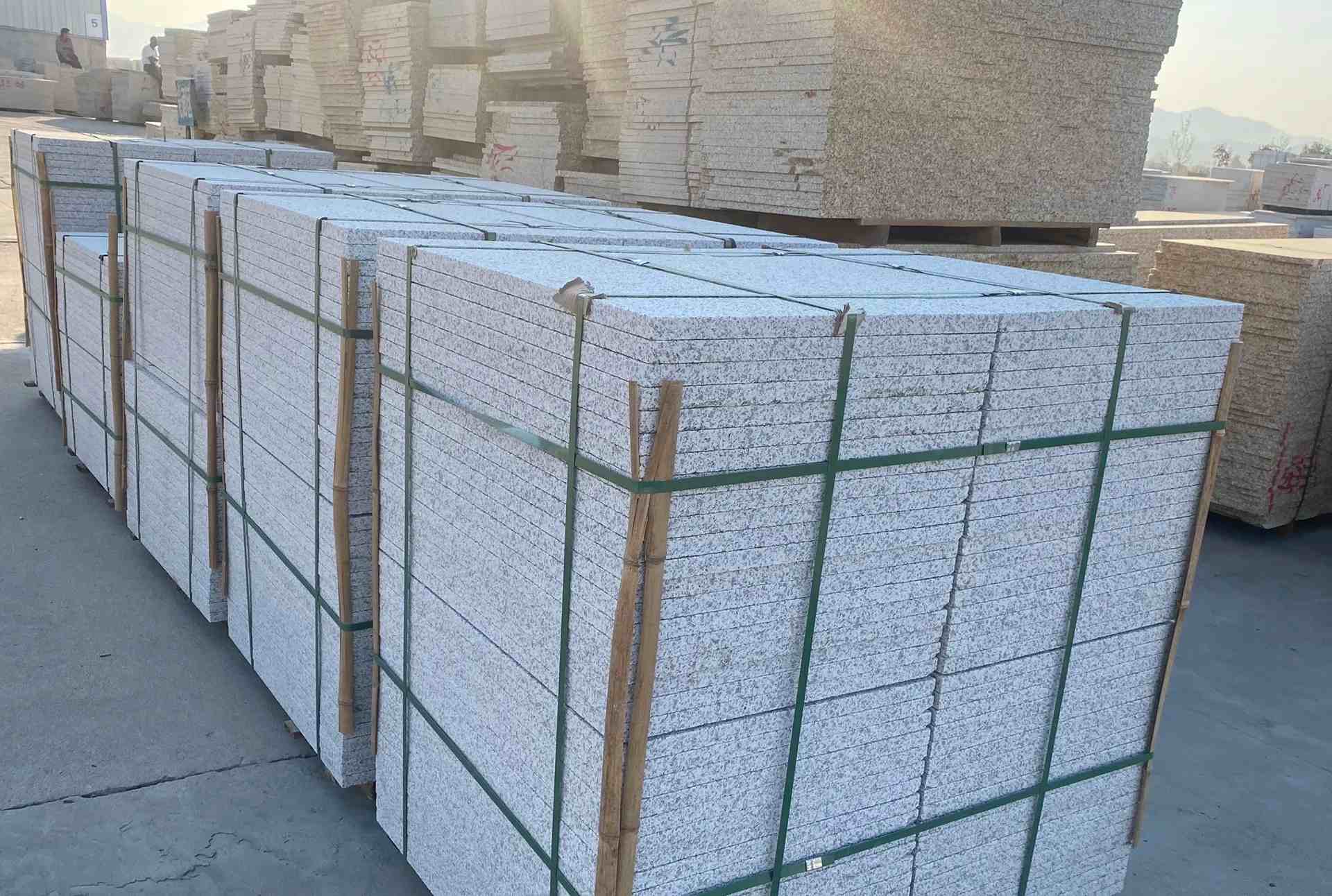 中山 白麻花岗岩荔枝面地铺石