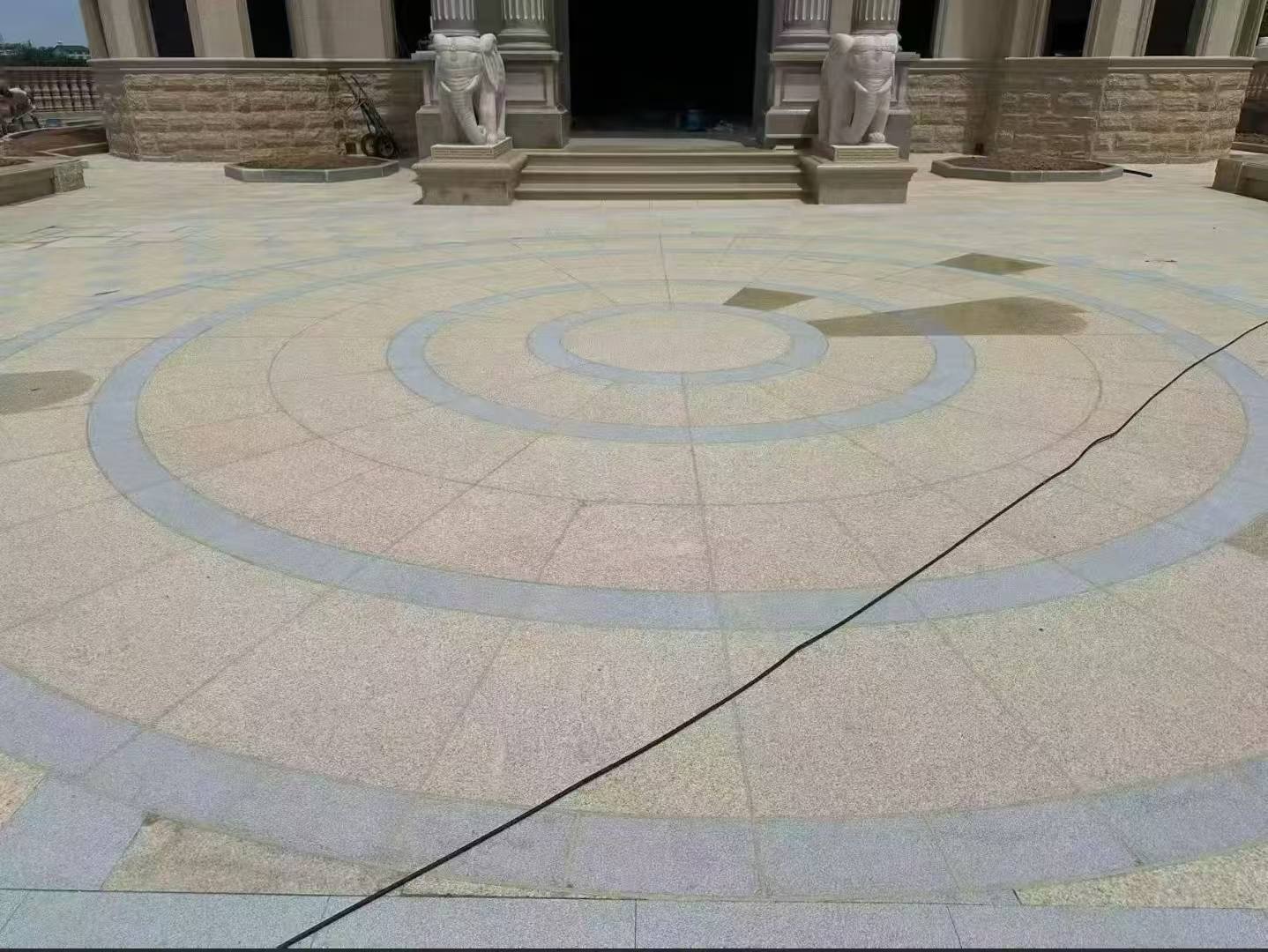 中山 黄金麻芝麻灰花岗岩石材地铺拼接效果