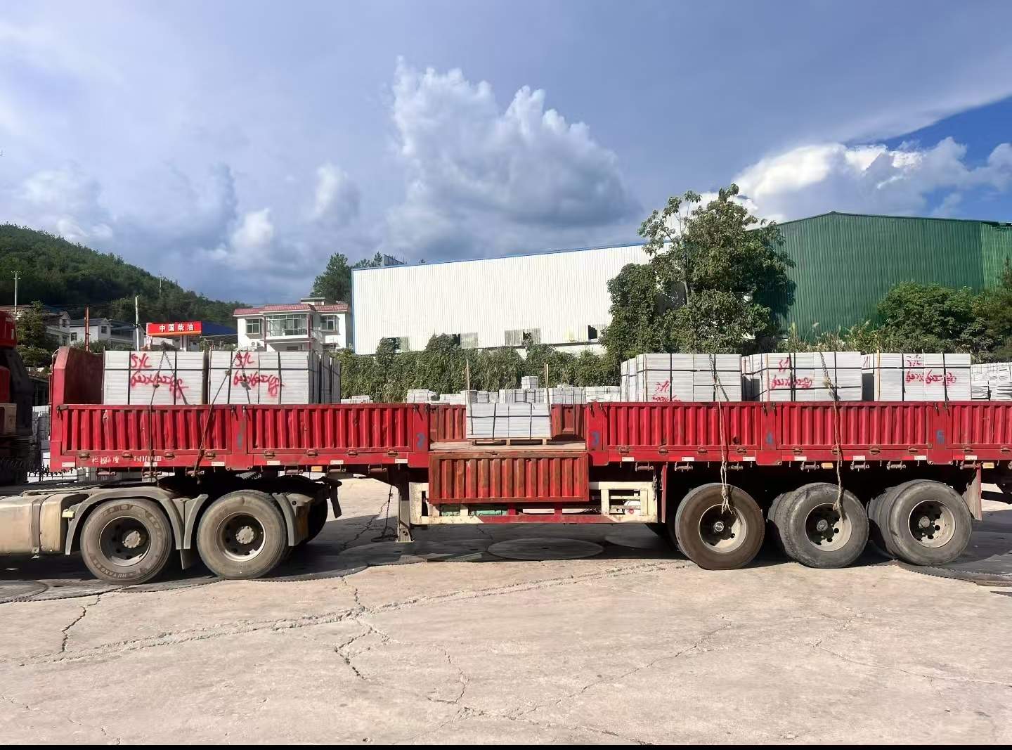 中山 芝麻灰花岗岩地铺石出货日常