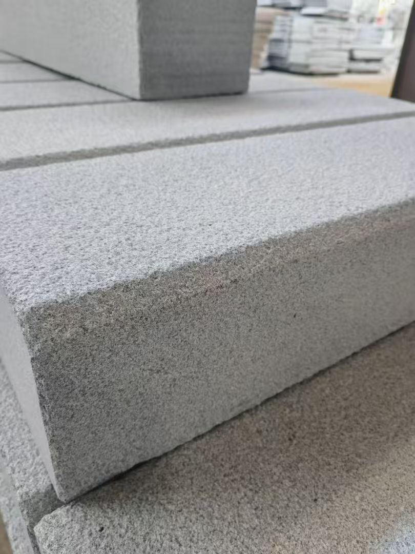 中山 芝麻灰荔枝面路沿石