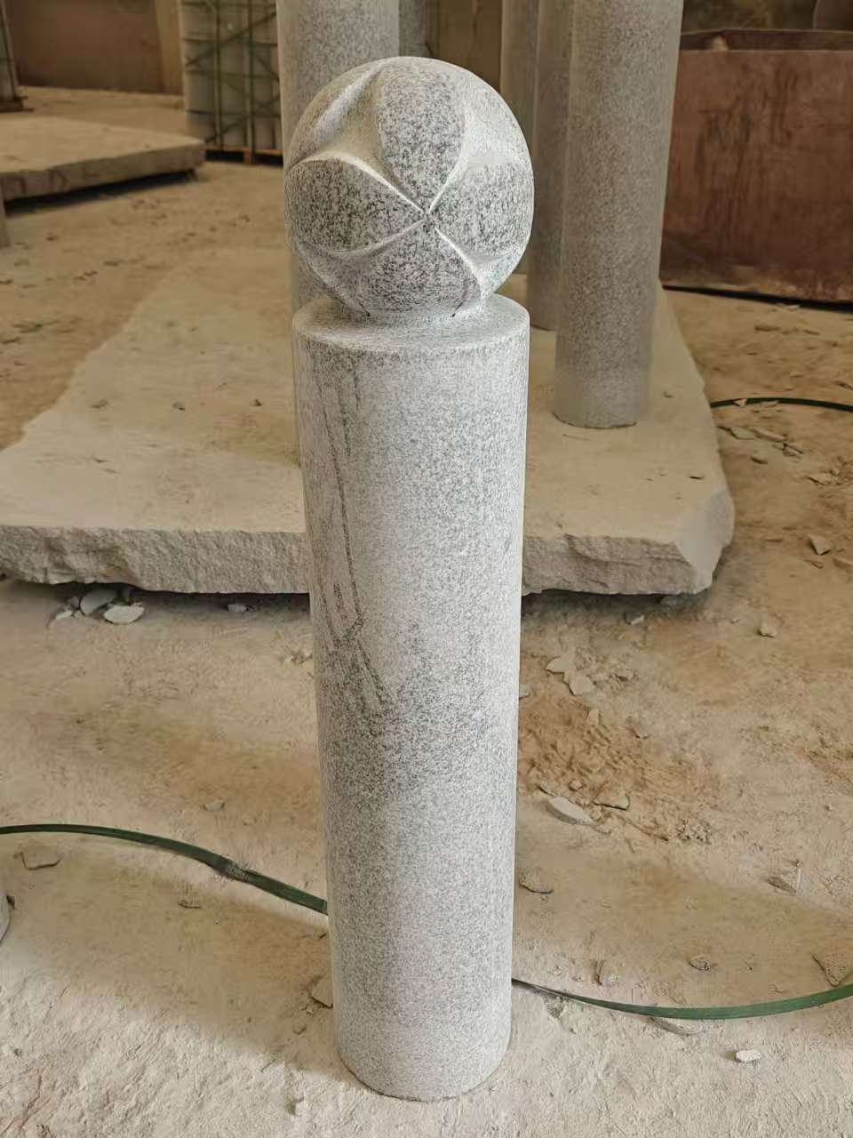 中山 芝麻白花岗岩石材挡车石柱、停车柱、圆柱挡车柱、方柱挡车柱等