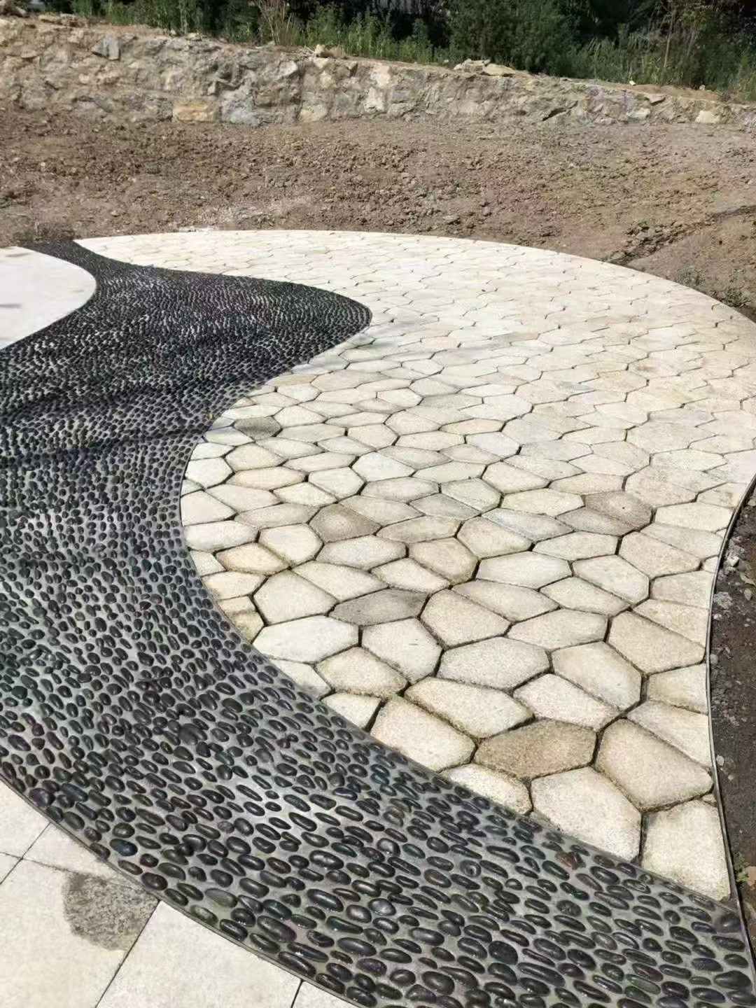 中山 黄金麻冰裂纹地铺石工地铺装案例