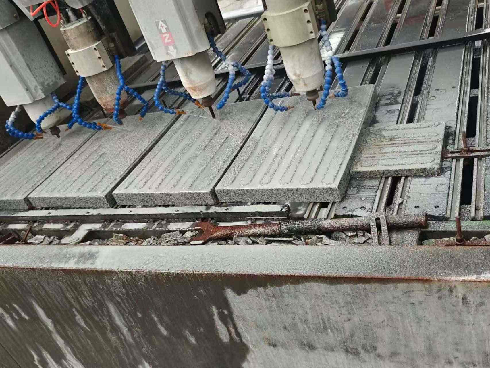 中山 芝麻白花岗岩荔枝面盲道雕刻