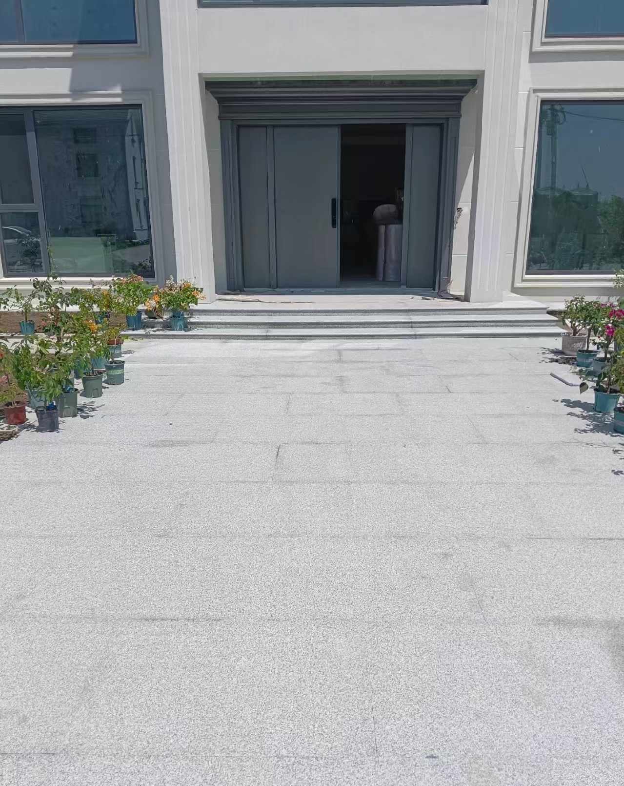 中山 芝麻白花岗岩地铺石地面铺装