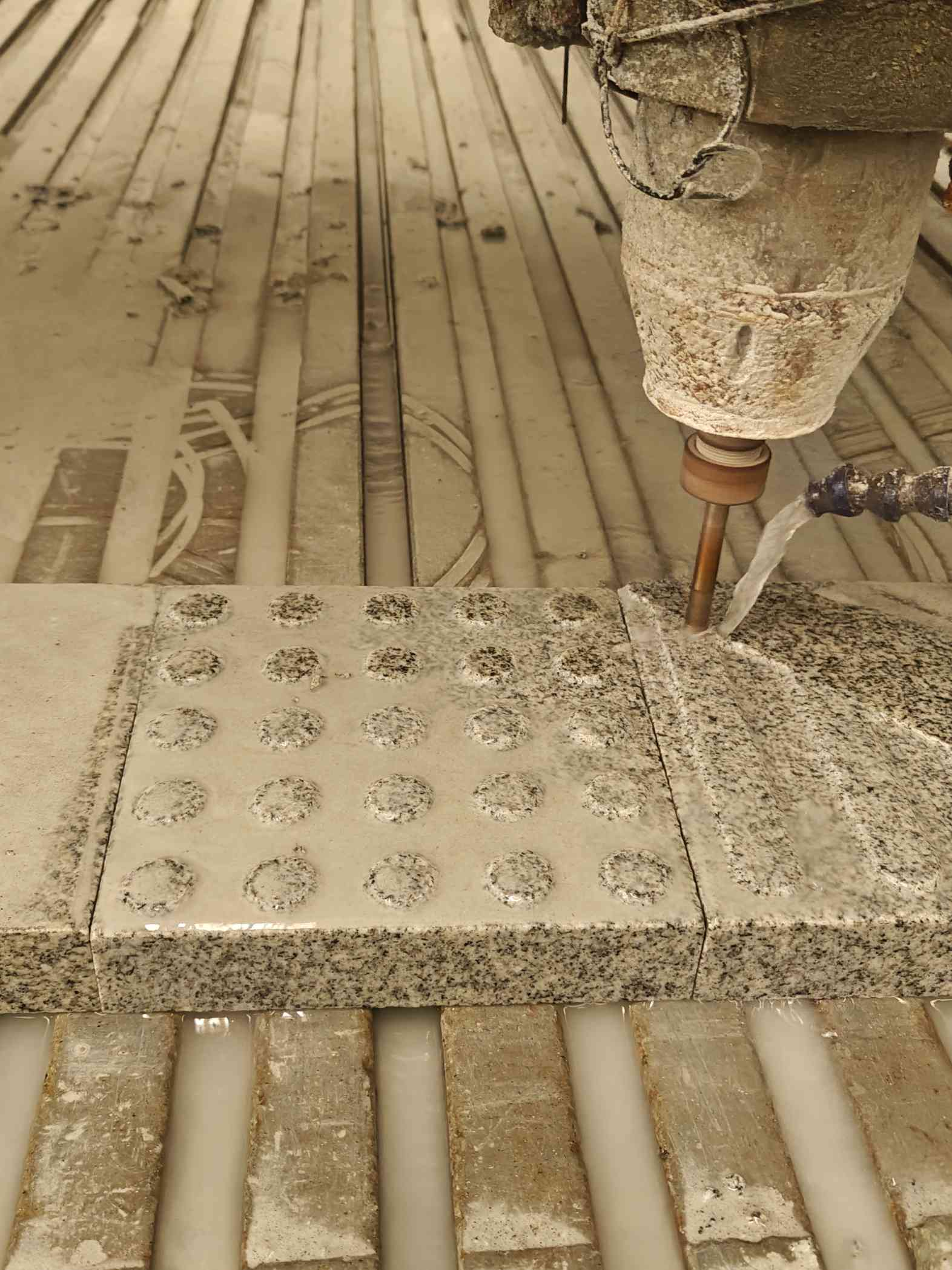 中山 芝麻白花岗岩石材盲人石、盲道石、盲点石