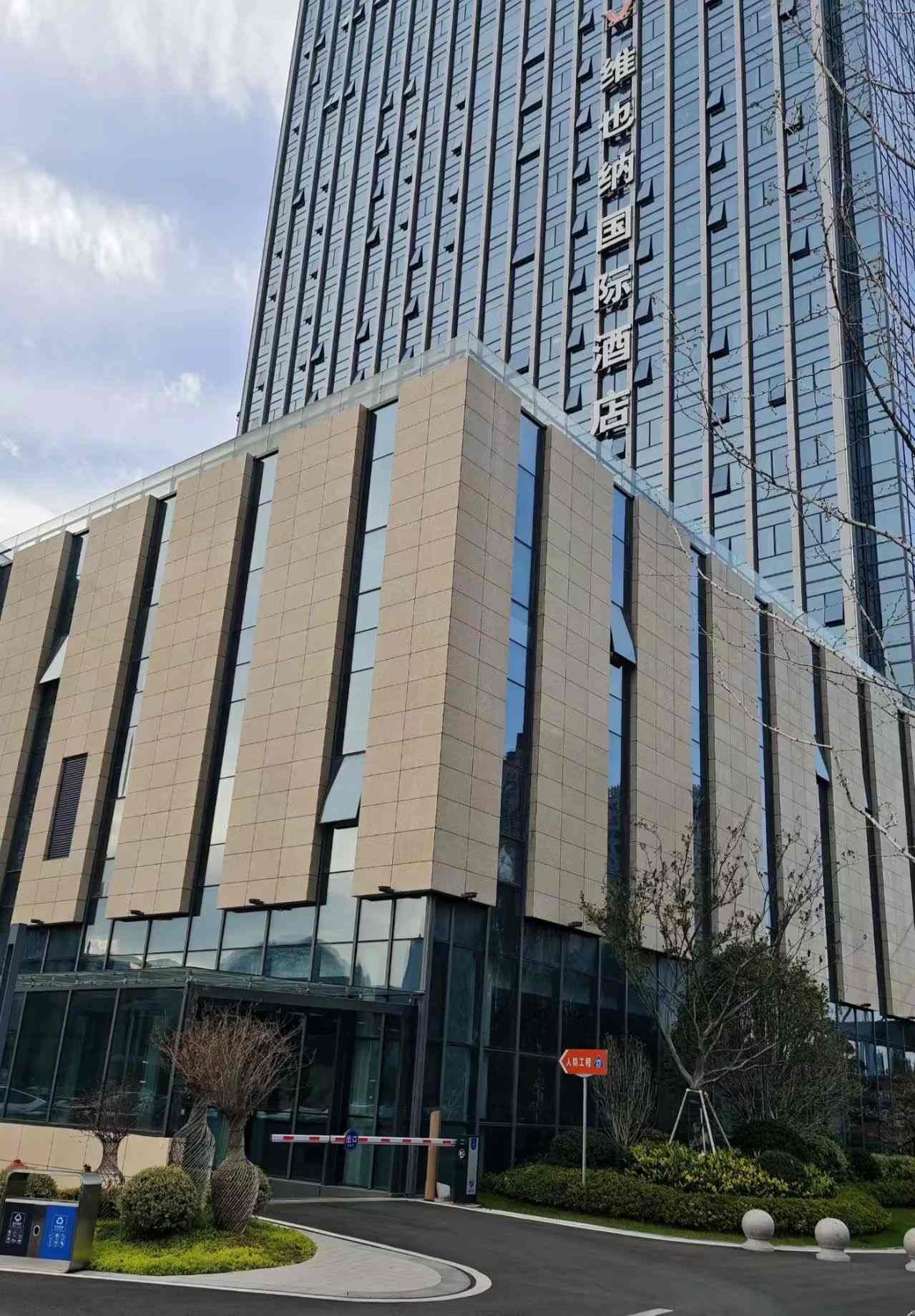 中山 黄金麻花岗岩外墙干挂