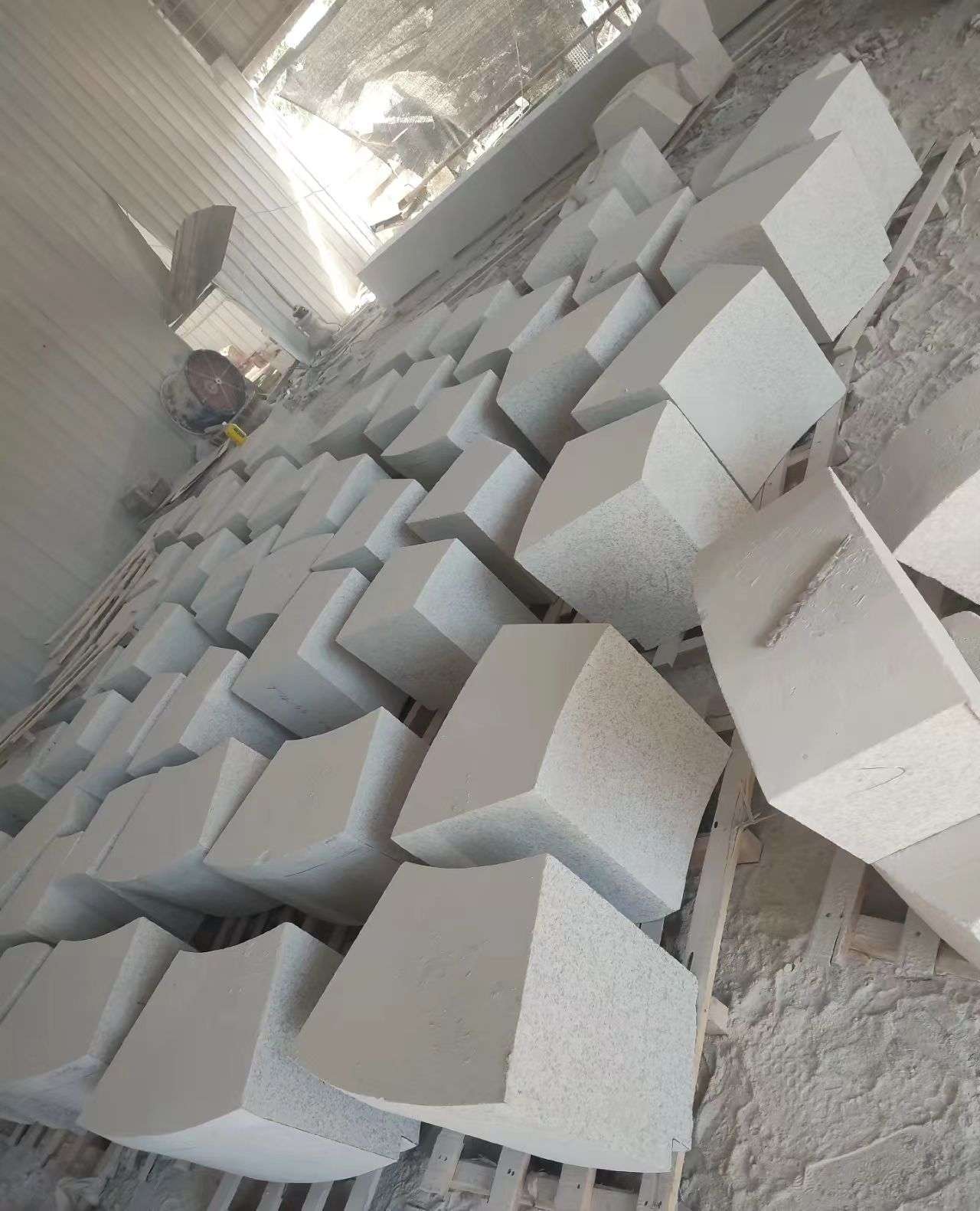 中山 白麻花岗岩异形坐凳