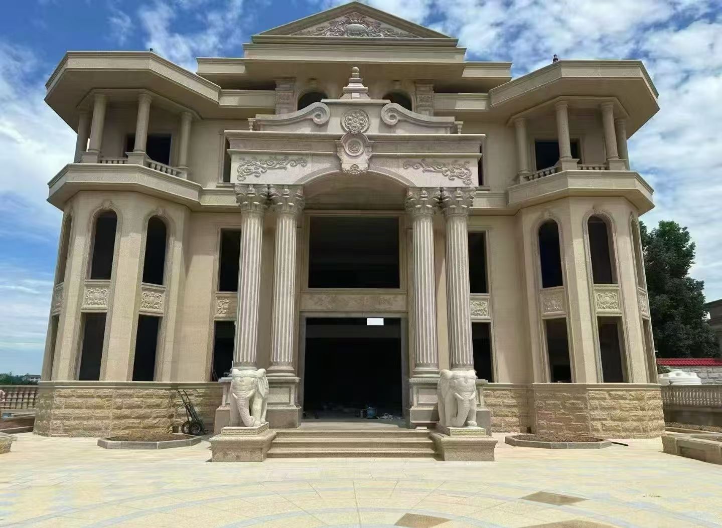 中山 黄金麻别墅外墙干挂，大柱，大象，蘑菇石，雕花板