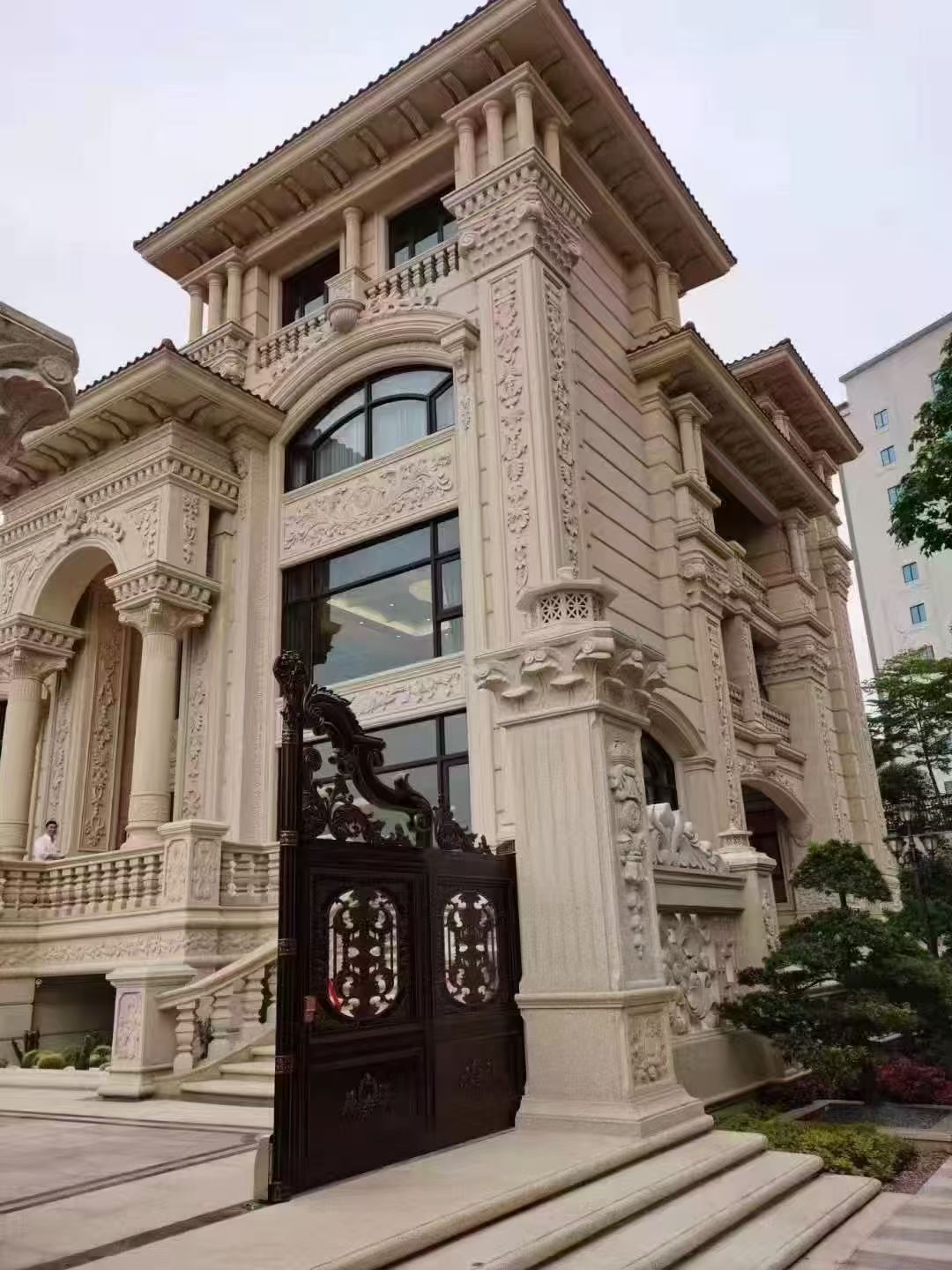 中山 黄金麻花岗岩别墅外墙干挂效果展示