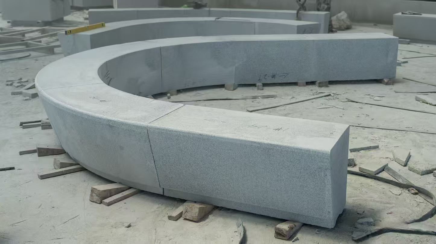 中山 芝麻白花岗岩光面弧形坐凳