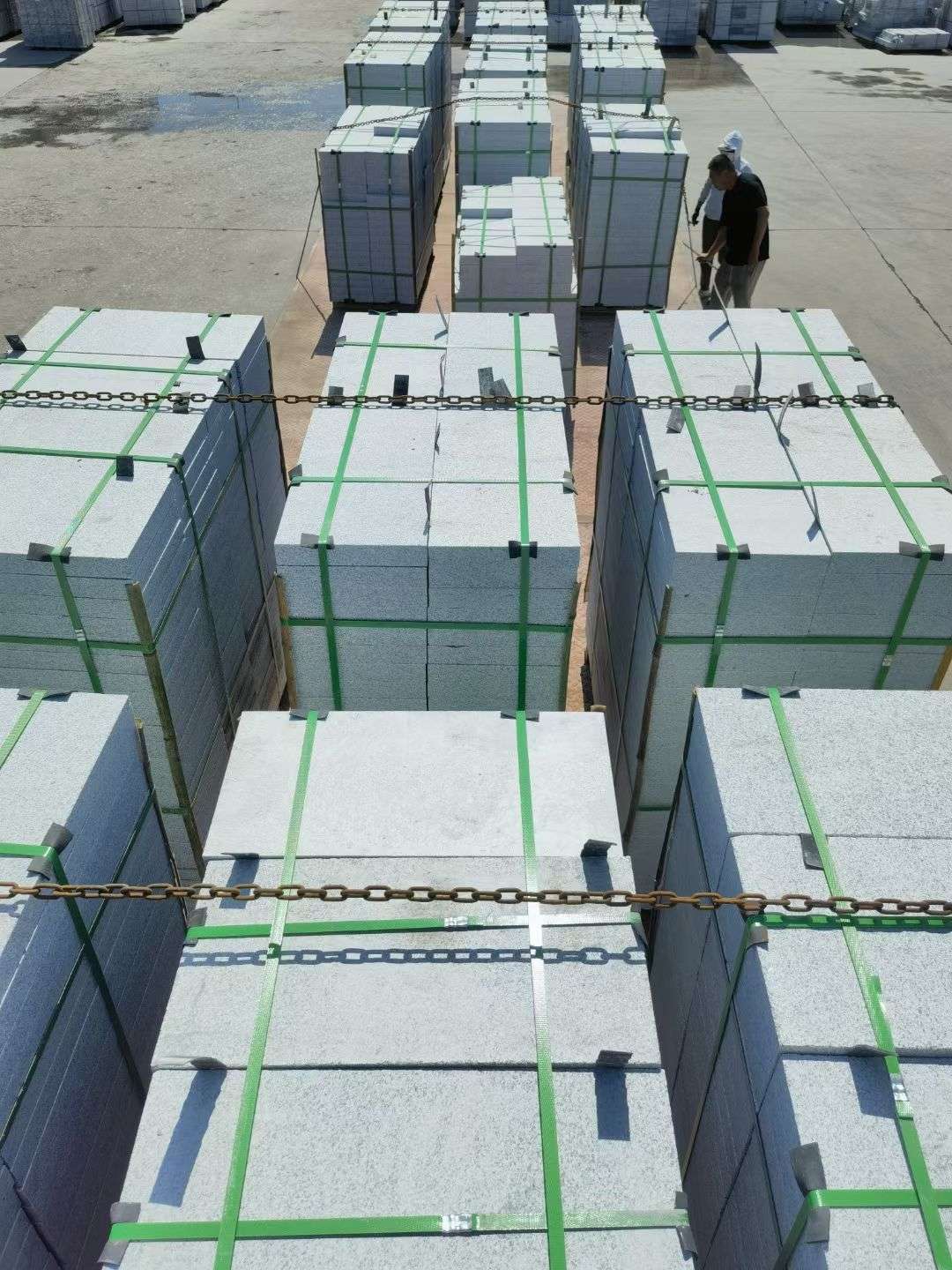 中山 芝麻白花岗岩5公分地铺石 花岗岩厂家工厂装车日常